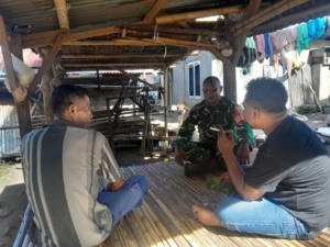 Babinsa Koramil Maurole Tingkatkan Keamanan dan Komsos di Desa Rangalaka