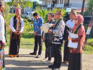 Tingkatkan Pelayanan Rakyat: Kehadiran Babinsa Batu Cermin Tandai Komitmen Kodim 1630/Mangbar Dukung Akreditasi Puskesmas