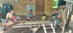 Babinsa Koramil 1602-04/Maurole Tingkatkan Kamtibmas di Desa Woloau