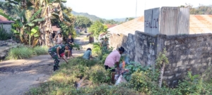 Sinergi TNI-Rakyat: Babinsa Koramil 02 Laksanakan Karya Bakti dan Komsos di Desa Fatamari