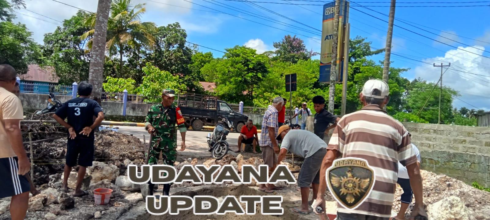 Babinsa Lewa dan Warga GKS Pameti Karata Gotong Royong Bangun Fondasi Pagar Gereja