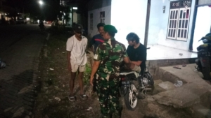 Babinsa Koramil 1628-02/Sekongkang Gelar Patroli Malam Jaga Kamtibmas