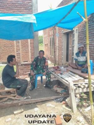 Babinsa Rempe Gelar Komsos dan Imbau Warga Jaga Kebersihan Lingkungan