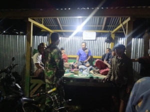 Koramil 1614-01/Dompu Perkuat Keamanan Lewat Patroli Ronda Malam