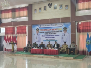 Kodim 1614/Dompu Dukung Pelaku UMKM Lewat Penyerahan Rombong dan Sarana Usaha