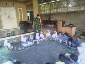 Babinsa Menala Dampingi Pelaksanaan Program Makan Bergizi Gratis di TK Islam At-Taqwa
