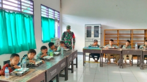 Babinsa Sermong Dampingi Pelaksanaan Program Makan Bergizi Gratis di SDN Sermong