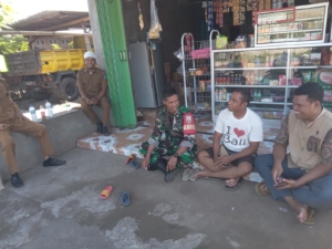 “Serda Hendra Babinsa Desa Tumpu Ajak Budayakan Gotong Royong dan Kebersihan”