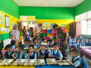 “Babinsa Sertu Syaifullah Fokus Dukung Kesehatan Ibu Hamil dan Balita di Desa Sangia”