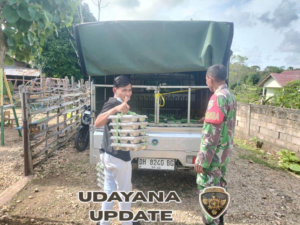 Babinsa Pantai Baru Dampingi Pendistribusian Makanan Sehat Bergizi kepada 3.093 Siswa di Kecamatan Pantai Baru