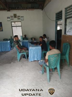 Babinsa Batutua Laksanakan Komsos Bersama Perangkat Desa Netenaen