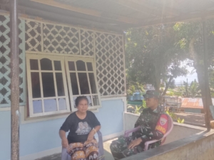 Babinsa Koramil 1602-02/Wolowaru Lakukan Komsos dan Pamwil untuk Meningkatkan Keamanan Desa Nakambara”