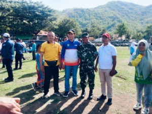 “Peletakan Prasasti ‘Selasa Menyapa’ di Desa Renda Berjalan Lancar dengan Pendampingan Koramil”