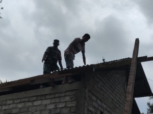 Babinsa Koramil 1602-01/Ende Gelar Karya Bakti Bersama Warga Desa Tanazozo