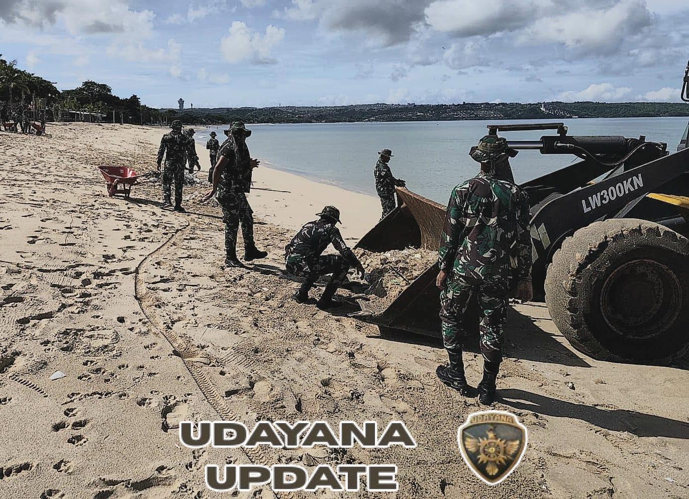 TNI Gelar Karya Bakti Bersih Pantai Jimbaran dari Sampah Kiriman