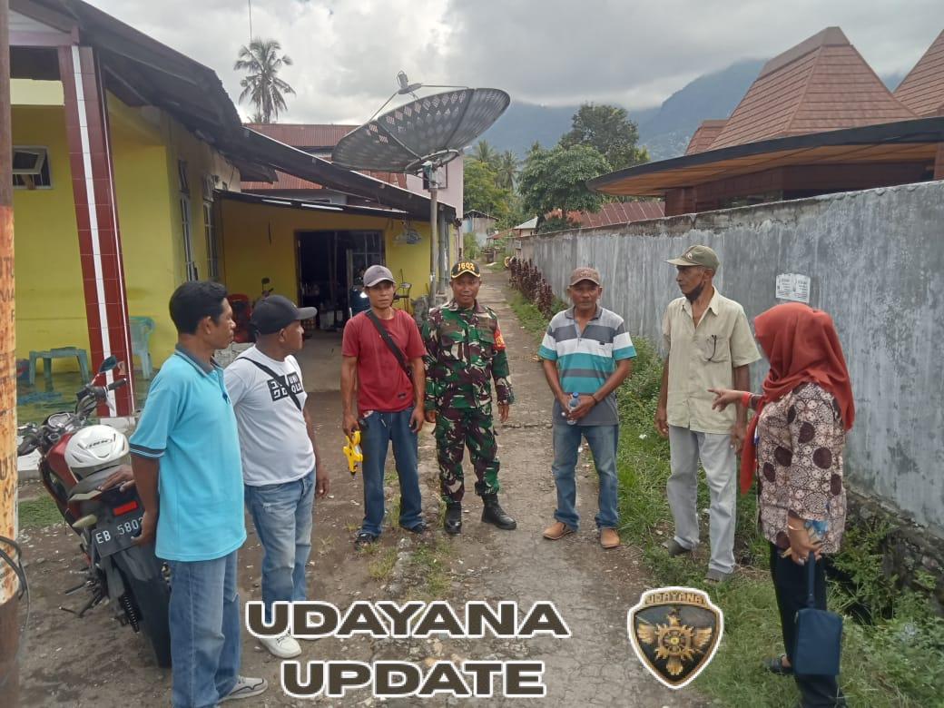 Babinsa Koramil 1602-01 Dampingi Warga Pantau Pembangunan Rabat Jalan di Rewarangga Selatan