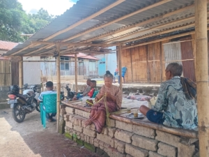 Babinsa Koramil 1602-02/Wolowaru Laksanakan Komsos dan Pamwil di Desa Nduaria