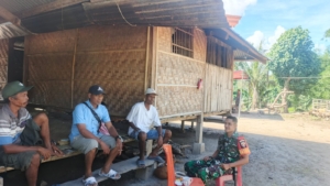 Sertu Ernando Ndahawali Ajak Masyarakat Napu Persiapkan Lahan Jagung dan Kacang Tanah
