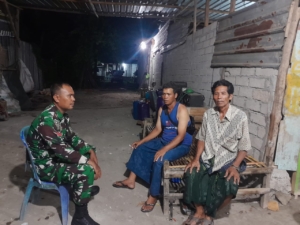 Babinsa Poto Tano Laksanakan Patroli Malam Jaga Stabilitas Kamtibmas