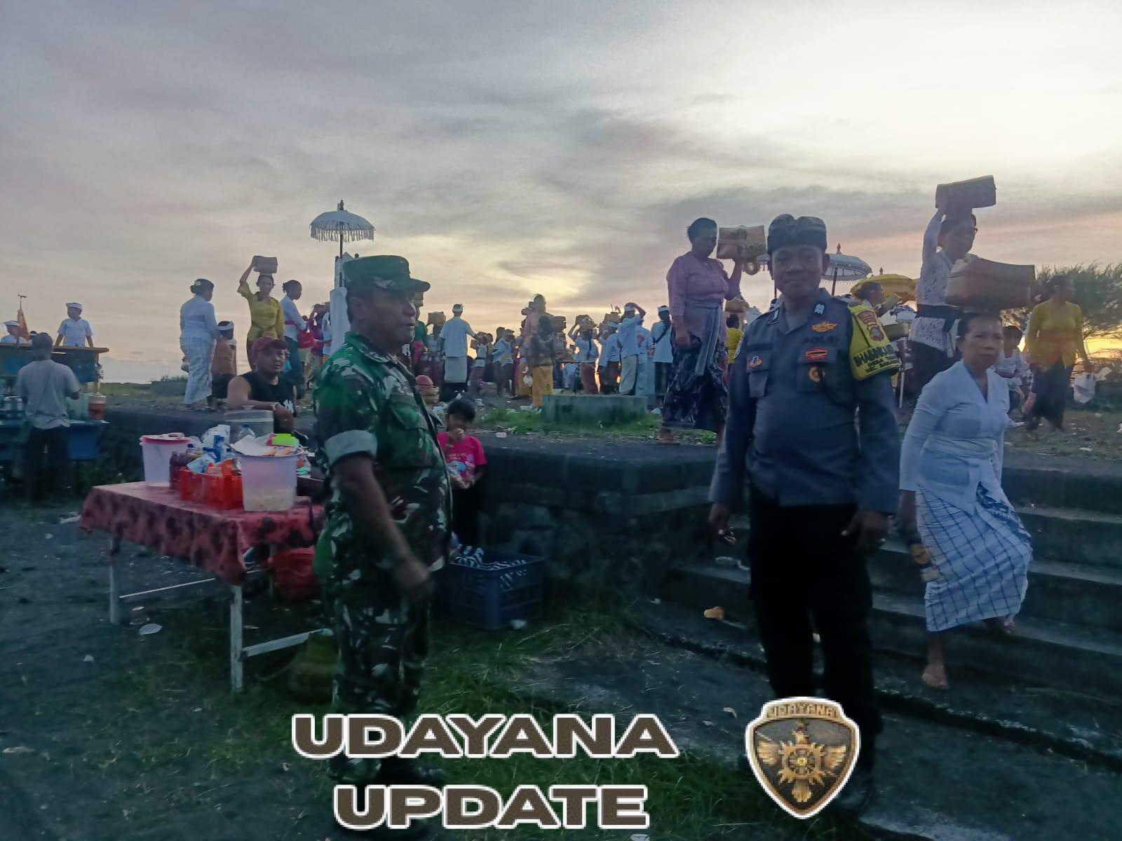 TNI Polri Dan Pecalang Di Desa Takmung Lakukan Pengamanan Upacara Keagamaan Melasti