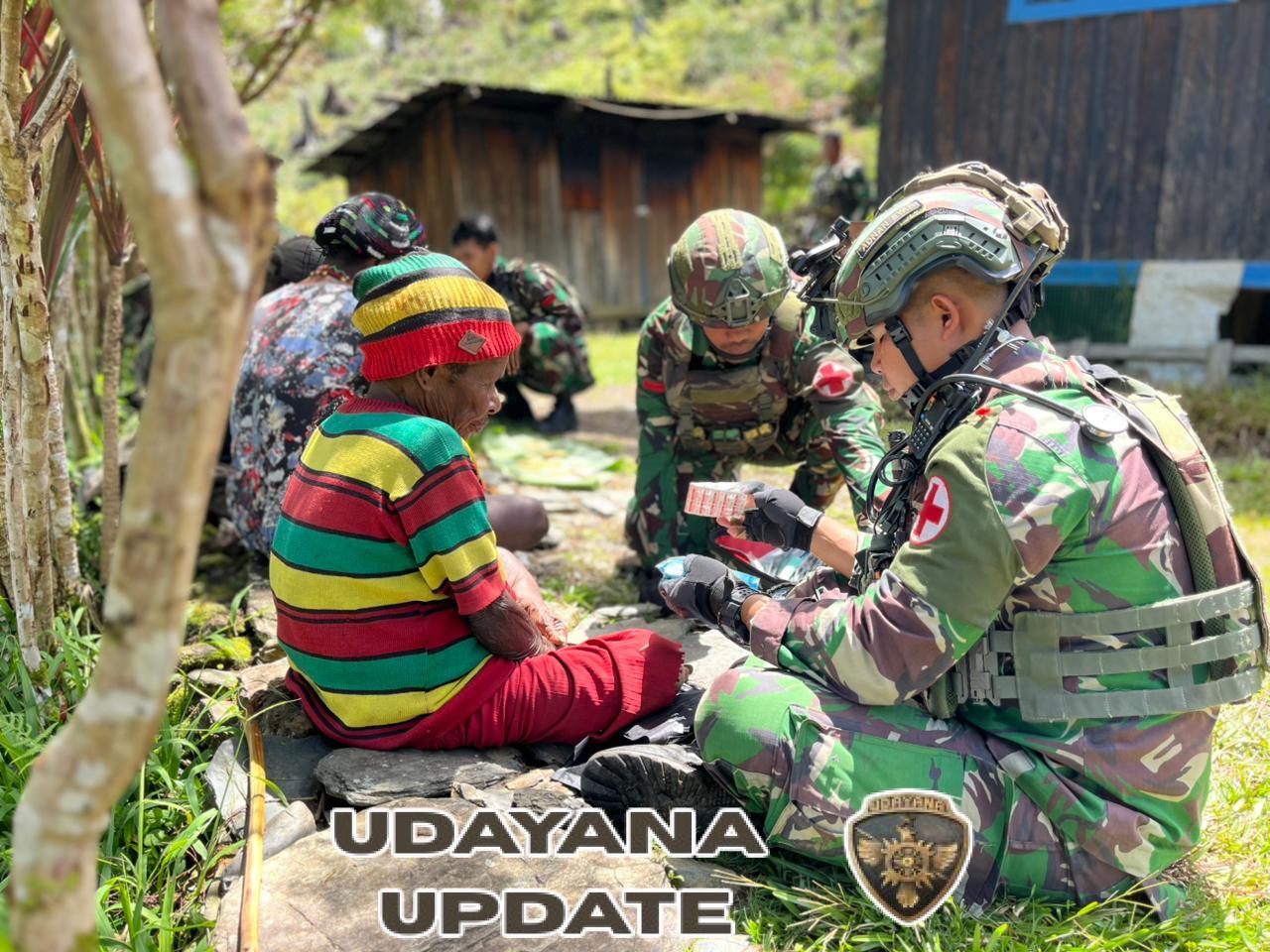 Satgas 743/PSY Datangi Rumah Warga Berikan Pemeriksaan Kesehatan Gratis