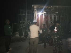 Babinsa Sertu Sudirman Perkuat Keamanan Desa Lewat Ronda Malam di Wawo Barat