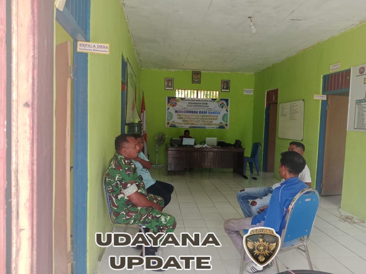 Babinsa Koramil 1602-01/Ende Lakukan Komsos dan Pamwil Bersama Warga Desa Nemboramba