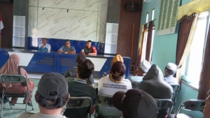 Babinsa Moteng Hadiri Penyaluran Gaji/Honorarium Pemerintah Desa Moteng Tahap III