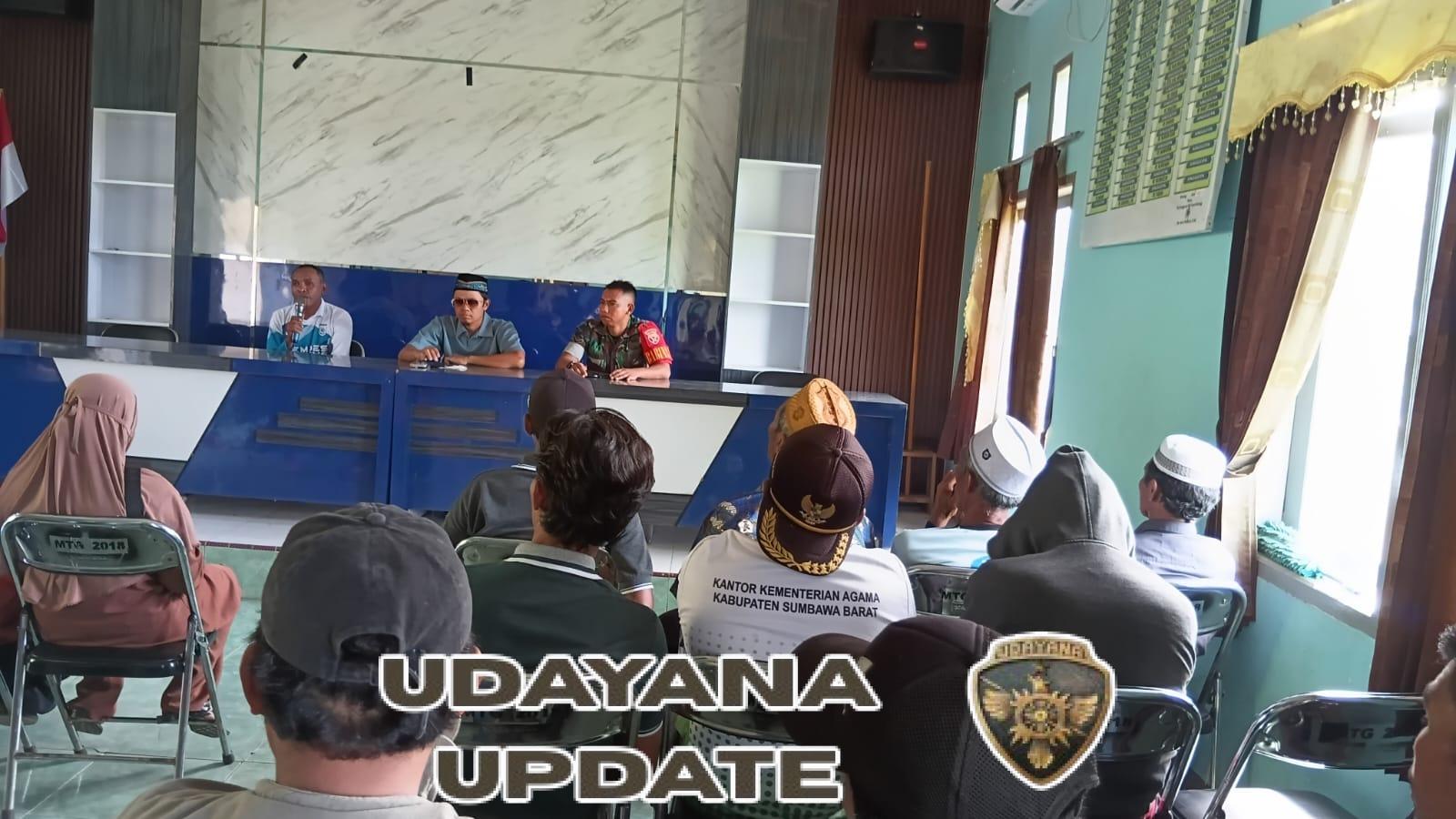 Babinsa Moteng Hadiri Penyaluran Gaji/Honorarium Pemerintah Desa Moteng Tahap III