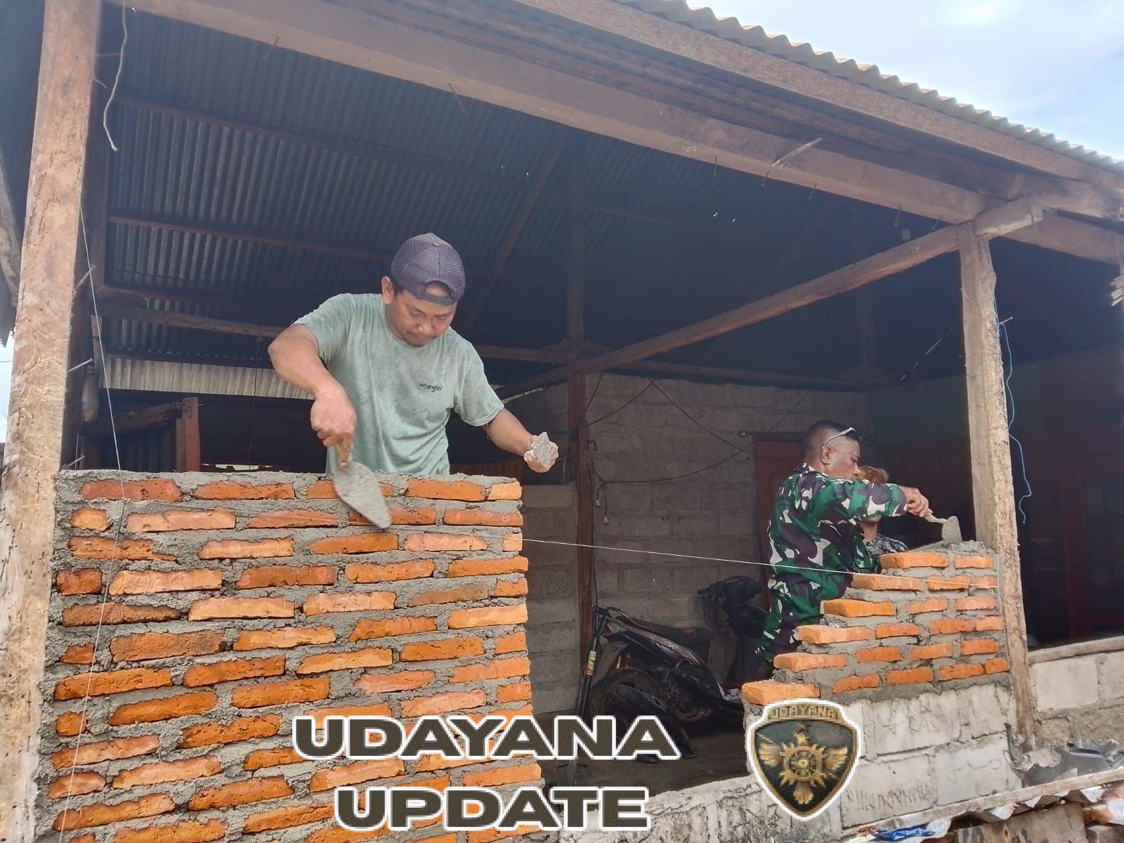 Tingkatkan Kemanunggalan, Babinsa Pantar Gotong Royong Bangun Rumah Warga