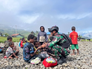 Satgas Yonif 743/PSY Dekatkan Pelayanan Kesehatan ke Rumah Masyarakat Papua