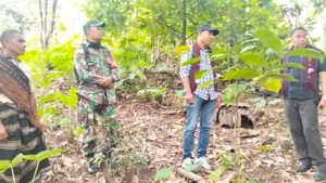 Babinsa Ende Dampingi Tim Survei Provinsi untuk Rencana Pembangunan SMK Kejuruan