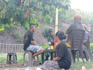 Babinsa Kotabaru Dampingi Warga Desa Neotonda, Jaga Keamanan dan Keharmonisan