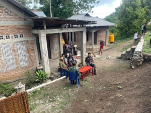 Babinsa Ende Pantau Lahan Koperasi Merah Putih dan Jaga Kamtibmas di Desa Tiwe Rhea