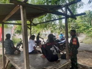 Babinsa Watuliwung Gelar Komsos Bahas Kamtibmas Bersama Pokmas