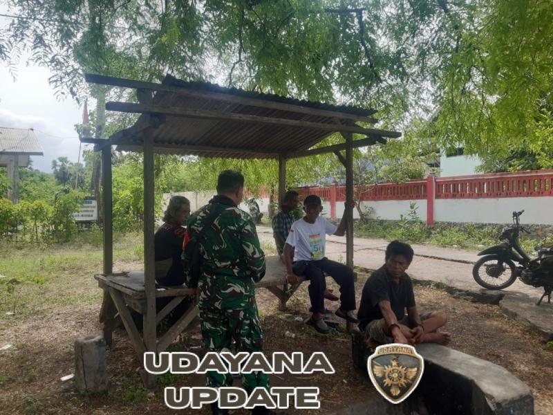 Babinsa Watuliwung Gelar Komsos Bahas Kamtibmas Bersama Pokmas