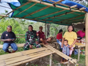 Babinsa Koramil 1602-02/Wolowaru Tingkatkan Kamtibmas melalui Komsos dan Pamwil di Desa Lise Puu