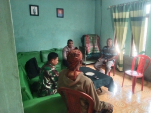 Babinsa dan Bhabinkamtibmas Bersinergi Tingkatkan Kamtibmas di Desa Nduaria