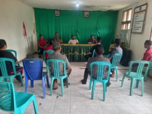 Babinsa Sertu Fonseca Mediasi Penyelesaian Masalah di Desa Wogalirit