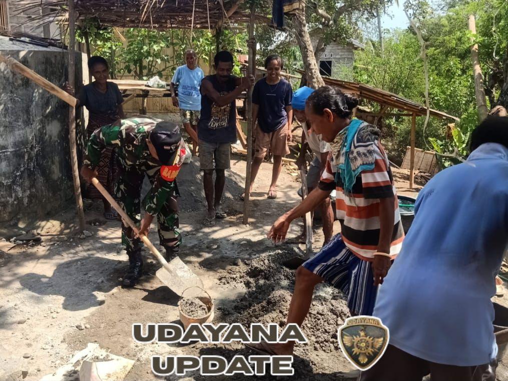 Babinsa Watukobu dan Warga Bangun Bak PAH Bantuan NTA Australia