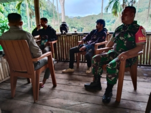 Babinsa Koramil 1602-03/Detusoko Gelar Pamwil dan Komsos Bersama Warga Desa Dile