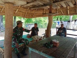 Babinsa Kodim 1621 TTS Koptu Obaja Selan Sambangi Warga Dengan Penuh Humanis