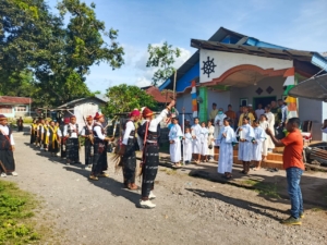 Babinsa Bajawa Amankan Ibadah Hari Raya Kristus Raja di Golewa Selatan