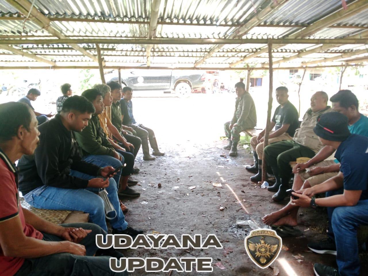 Babinsa Koramil 04/Tabundung Dampingi Penyuluhan Tapal Batas Lahan Taman Nasional di Desa Wahang