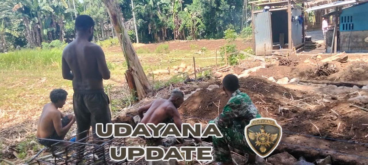 Wujud Kemanunggalan TNI-Rakyat, Babinsa Turun Tangan dalam Pembangunan Rumah Warga