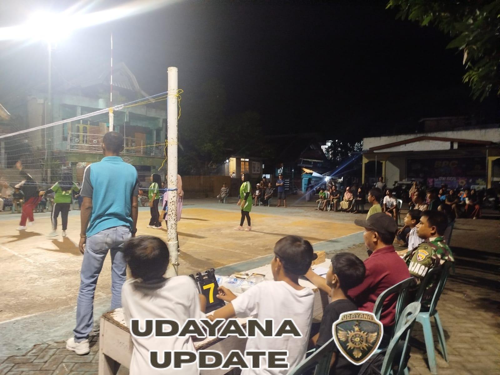 Babinsa Koramil 1628-01/Taliwang Patroli Malam, Amankan Lingkungan dan Pertandingan Voli Warga