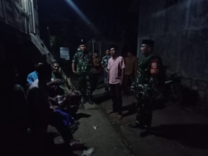 Babinsa Sangga Gelar Patroli Siskamling Antisipasi Situasi Kamtibmas di Sape–Lambu