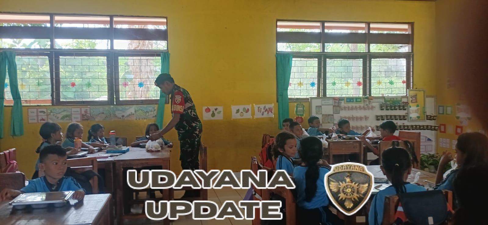 Babinsa Kawal Pembagian Makanan Bergizi Gratis untuk 3.040 Pelajar dan Ibu Menyusui di Rote Ndao