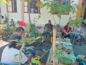 Babinsa Sertu Donatus Kiri Gelar Pamwil dan Komsos di Desa Niranusa