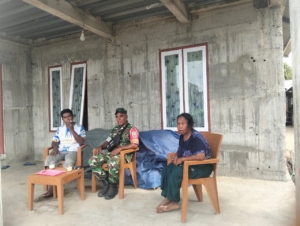 Babinsa Koramil 1602-04/Maurole Laksanakan Komsos dan Pamwil di Desa Nuanaga